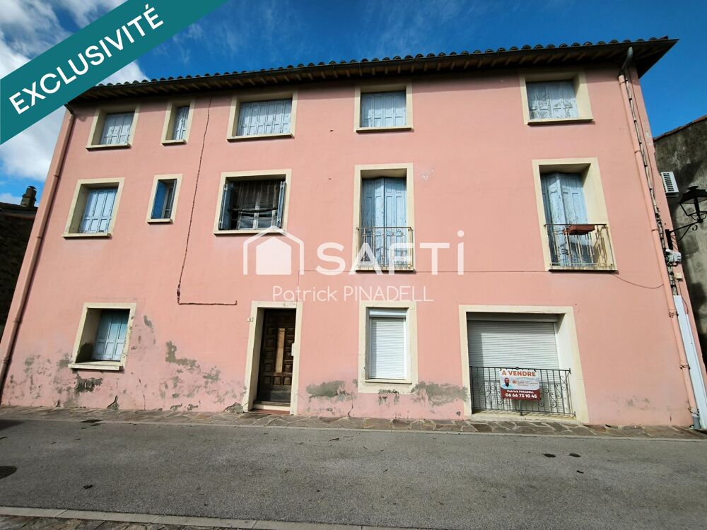 Maison d'habitation de type T6, composée de 5 chambres, 3 salle de bains, 2 wc, 1 cuisine et 1 salon salle à manger.