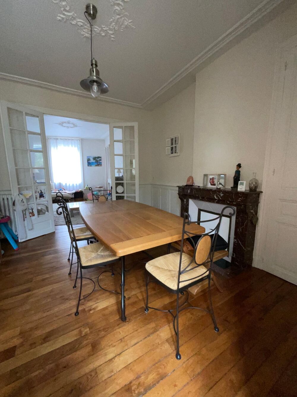 Maison 4 chambres, 2 bureaux, jardin, terrasse.