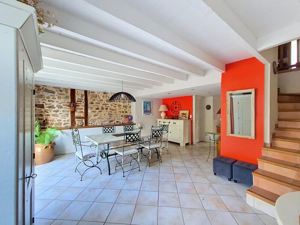 Vente Maison Maison de charme rénovée – 123 m² – Pierres et poutres apparentes – Laprugne Laprugne