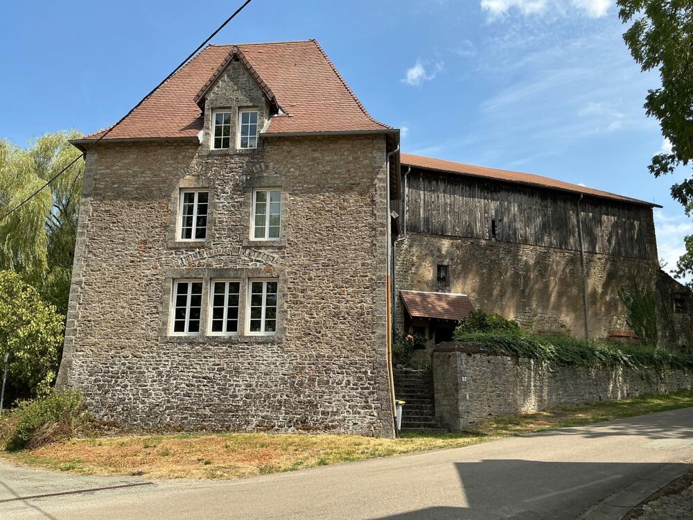 Vente Maison Maison 225 m², 9 pièces, 7 chambres,23 ares de terrain,638 m2 de dépendances. Cubry
