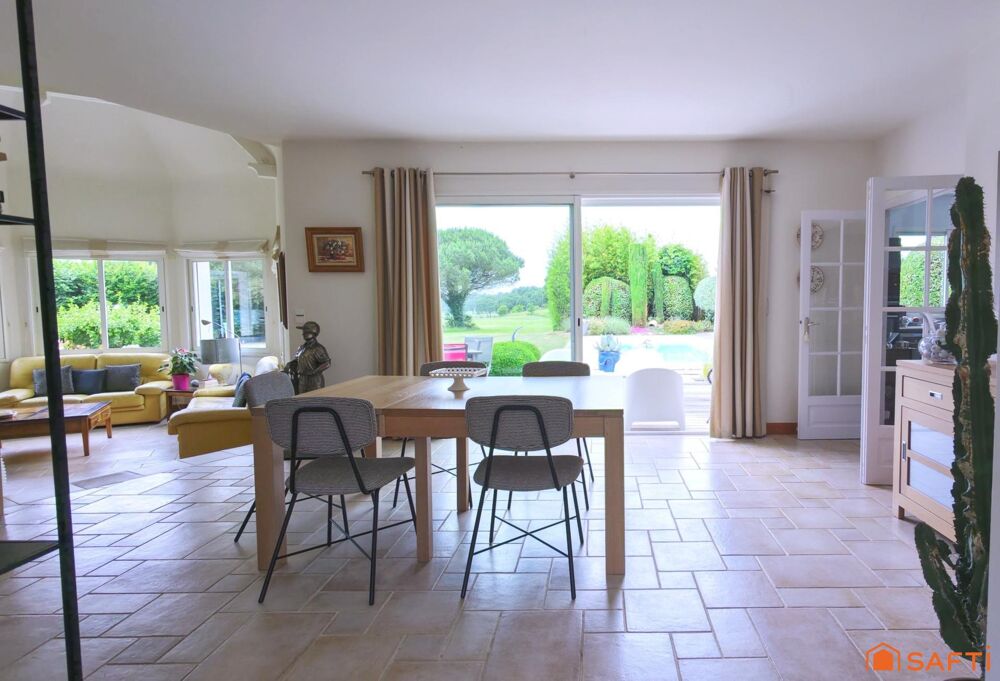 Villa d' architecte avec piscine sur le Golf