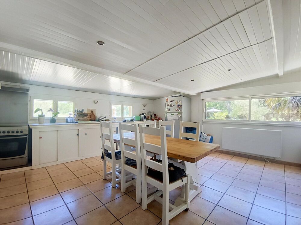 MAISON FAMILIALE AVEC PISCINE SUR 1.4 HECTARE DE TERRAIN