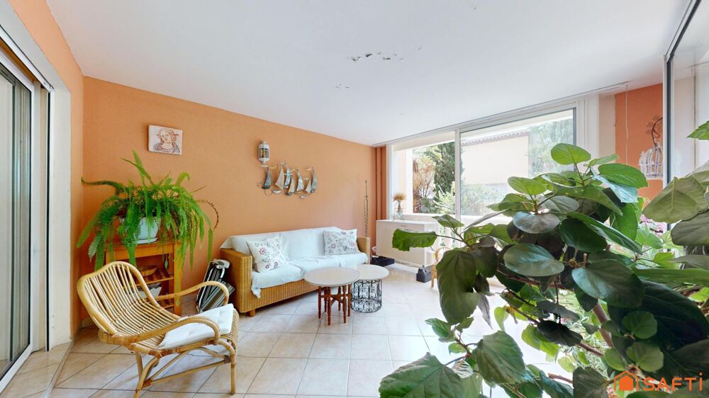 À vendre  Appartement T3 de 80 m² avec terrasse fermée, parking et cave  Proche des plages et du centre-ville
