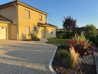  Maison � vendre 5 pi�ces 115 m� Montagnat
