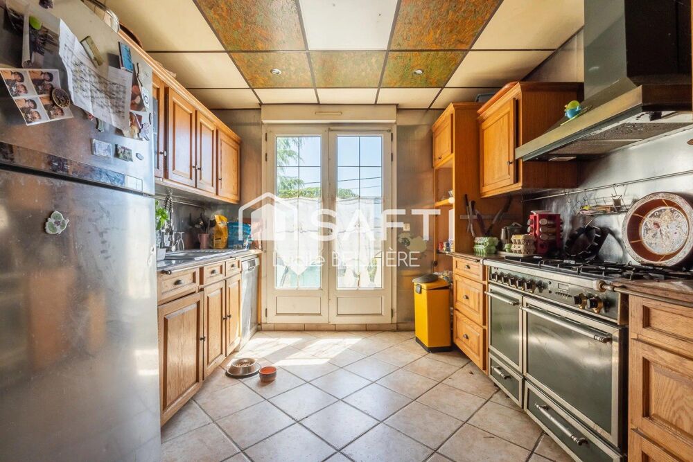 Vente Maison A GAGNY 93220 Maison de  202 m², 8 pièces, 5 chambres,  une cuisine fermée construite sur un terrain de 594m2 Gagny