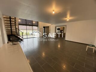  Maison  vendre 8 pices 222 m