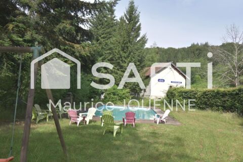   Dans un cadre exceptionnel de verdure et de calme, murs et fonds d'un gîte d'étape et de 2 autres gîtes ruraux 