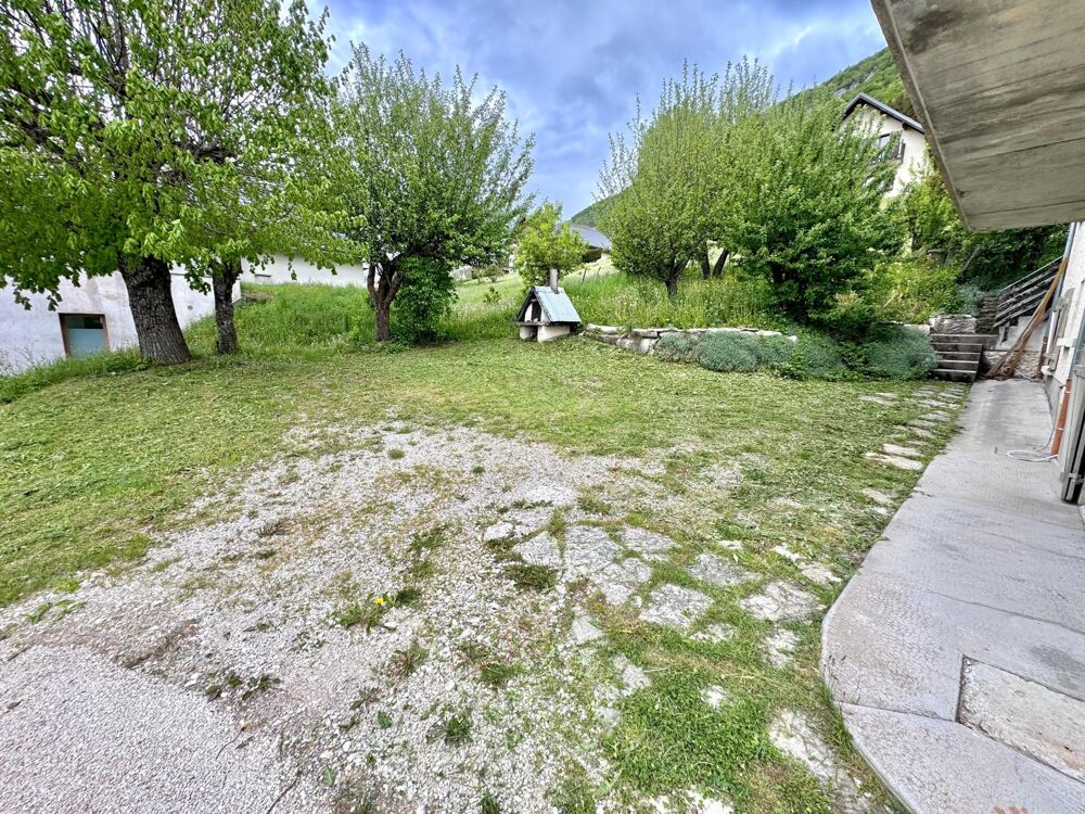 RDJ privatif plain pied ! Refait à neuf, 3 logements