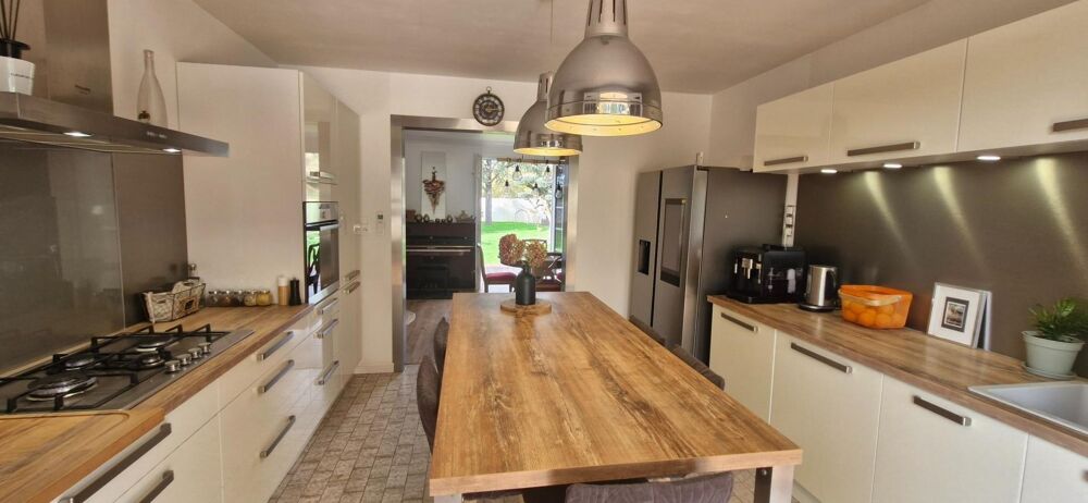 Vente Maison Propriété de deux habitations indépendantes avec piscine et double garage Beurlay