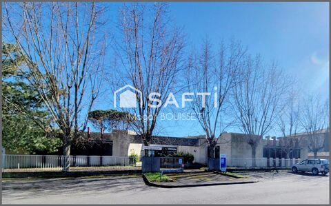 Locaux d'activit&eacute;s (Bureaux, parkings, patios, salle de restaurant, salle de r&eacute;union, acc&egrave;s PMR). Toit plat. 495000 31800 Saint-gaudens