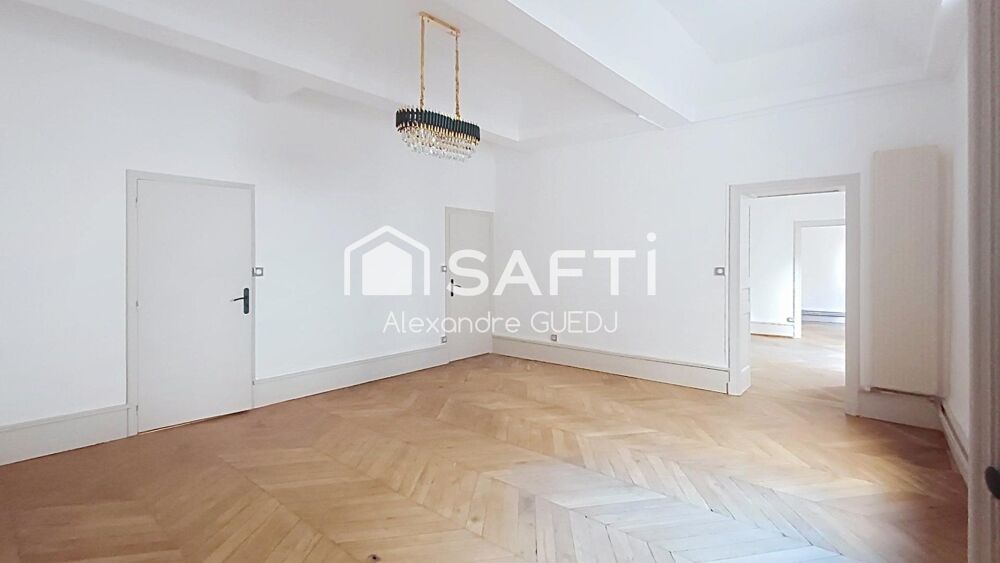 TRES GRAND APPARTEMENT PLACE BELLECOUR LYON
