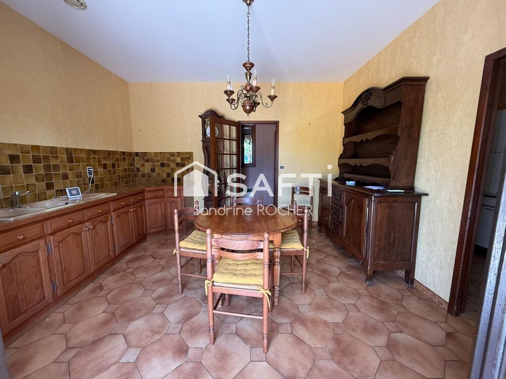 Une maison pleine de potentiel dans un cadre privilégié.