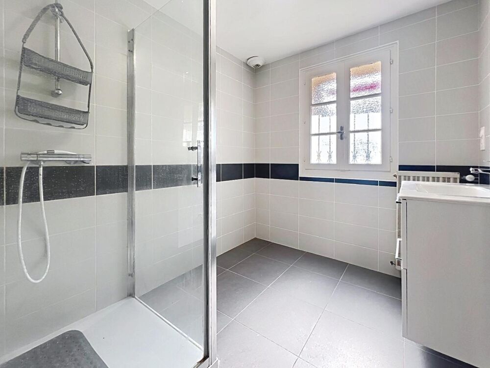 Maison de ville 170 m² à Casteljaloux  Garage, cour, 4 chambres