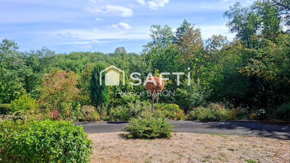 Vue imprenable sur la vallée + 4 312 m² de terrain + partie boisée + sous-sol de 107 m²
