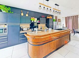  Maison � vendre 10 pi�ces 234 m�