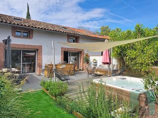 Vente Maison Maison de caractère T6 de150 m² env. domaine du château, avec piscine et jacuzzi privatifs Escalquens