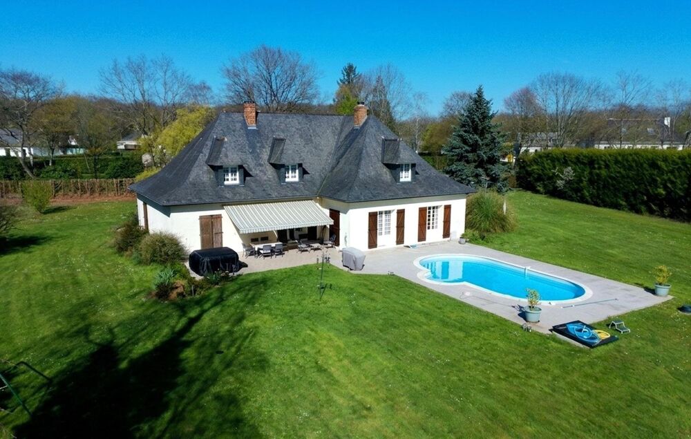 Vente Maison Magnifique Propriété de Caractère - 200 m² Habitables sur 5 283 m² de Terrain avec Piscine Chateaubriant
