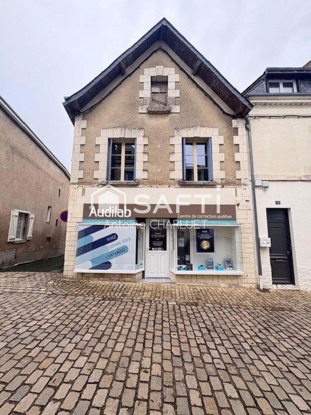   Bureau de 60m² avec un appartement de 72m² en centre ville 