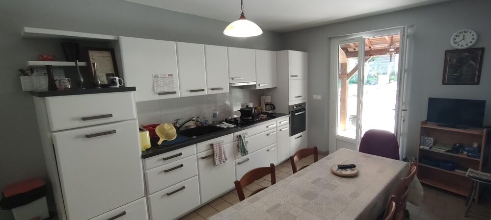 Vente Maison Superbe propriété à Candes Saint Martin avec nombreuses pièces et gros potentiel ! Candes-saint-martin