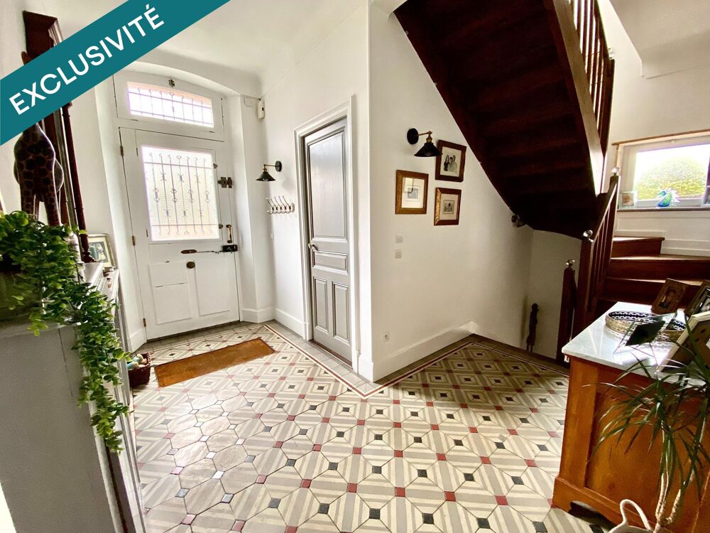 maison en pierre, rénovée, avec terrain attenant, dépendances et piscine