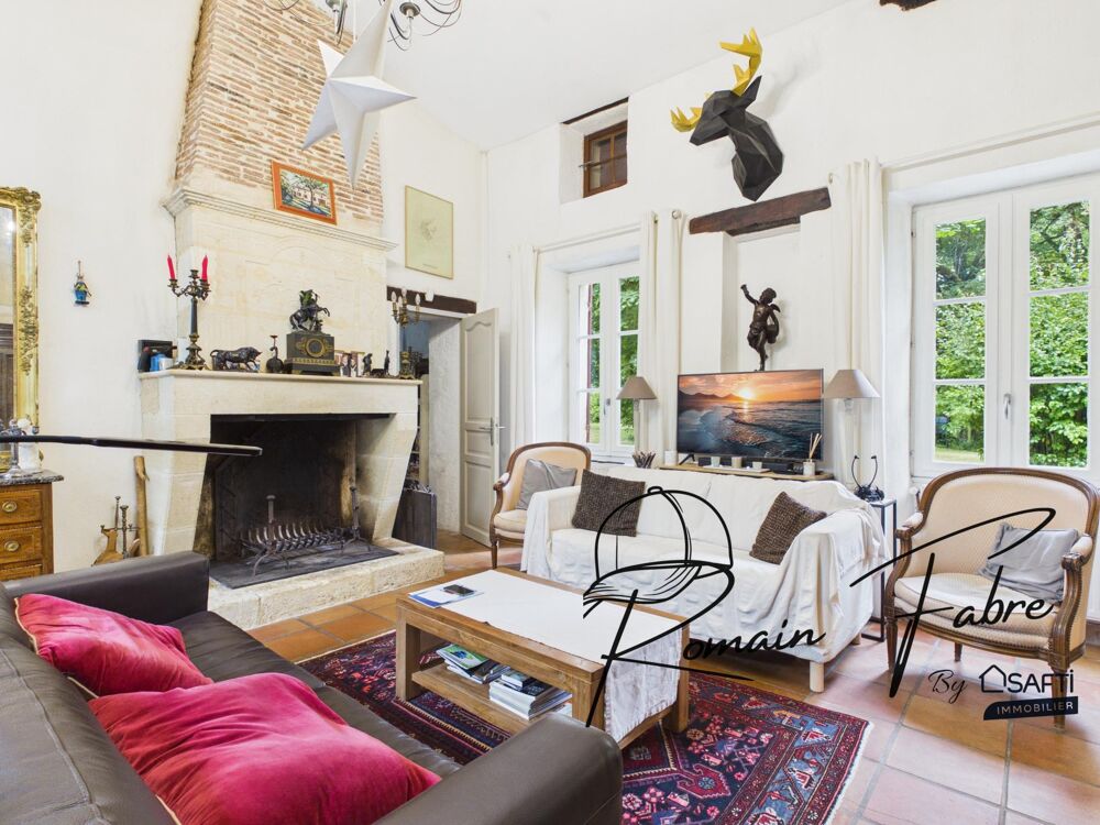 Maison de famille en pierre de 6 chambres au charme indéniable avec cheminées