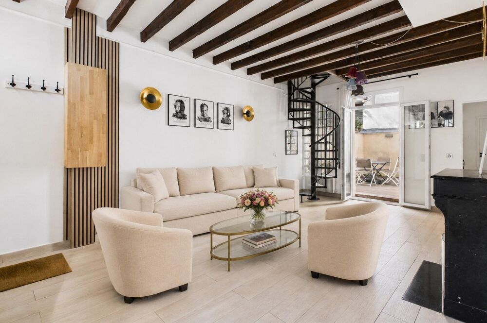 Coeur de Bécon. Charmante maison ancienne rénovée avec terrasse.