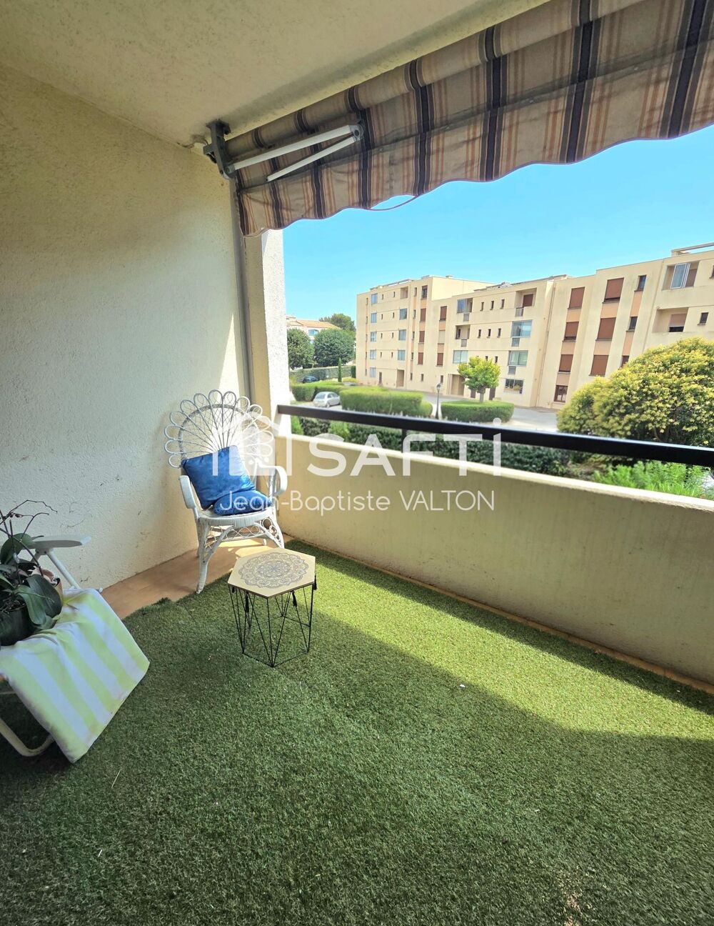 Vente Appartement Appartement T3 ascenseur, terrasse, et parking privatif à 5mn à pied des plages et du port de Sanary Sanary-sur-mer