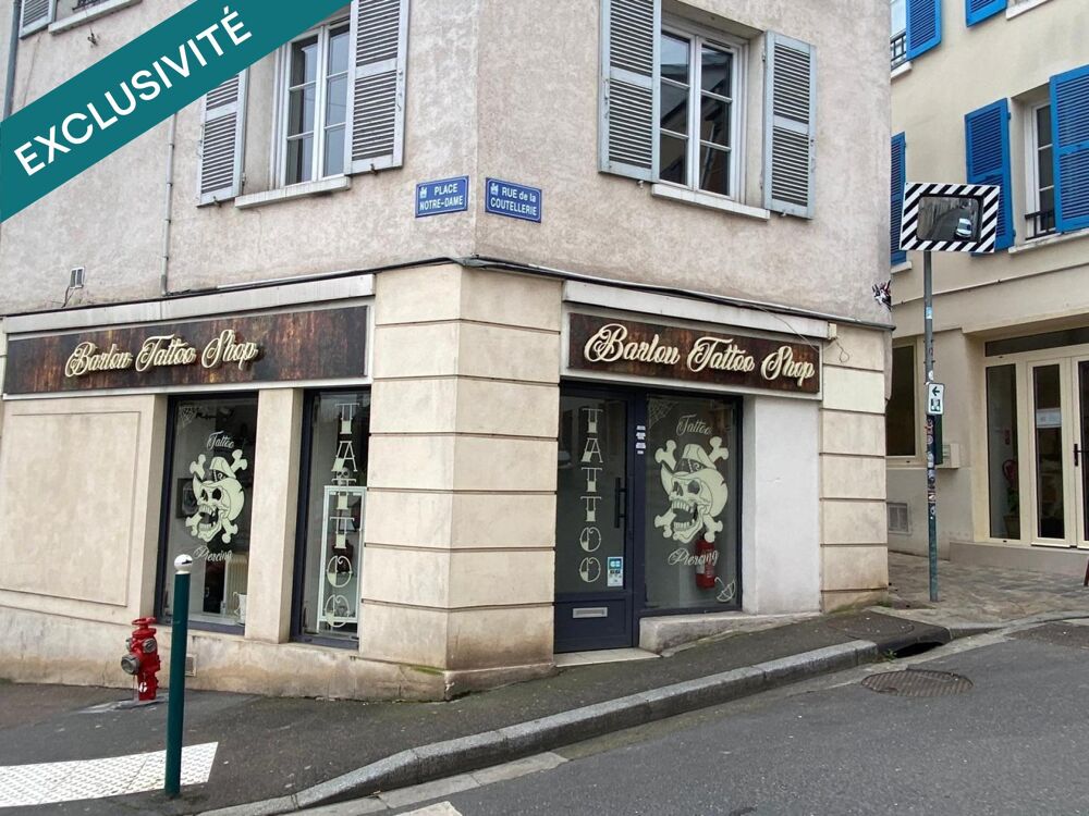   MURS DE BOUTIQUE EMPLACEMENT N°1 IMMEUBLE EN ANGLE SUR LA PLACE NOTRE DAME 