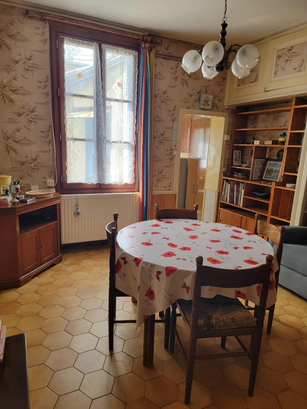 Maison de ville avec cour au coeur de Tours et potentiel intérieur !