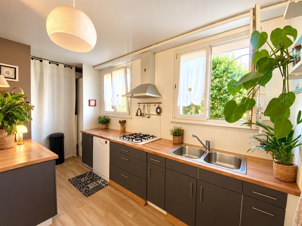 Vente Appartement COUP DE COEUR APPARTEMENT AVEC 2 BALCONS ET GARAGE DANS UN ECRIN DE VERDURE A DEUX PAS DE LA MER ET DU CENTRE ! La rochelle