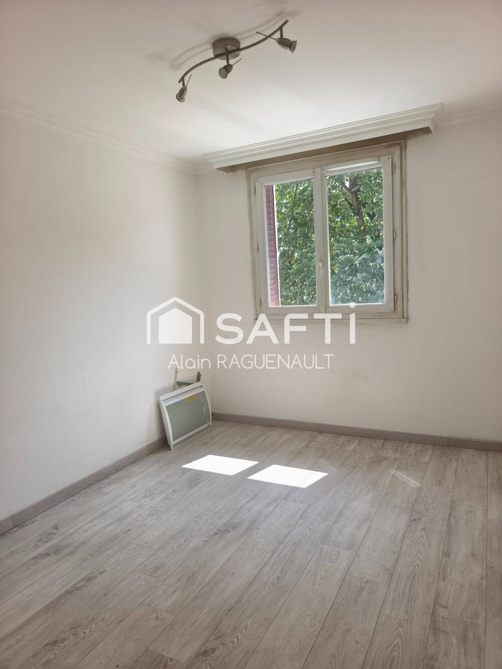 Vente Appartement LYON 8 SANTY LA PLAINE - T3 (Deux chambres ) avec Balcon - Travaux à prévoir Lyon 8