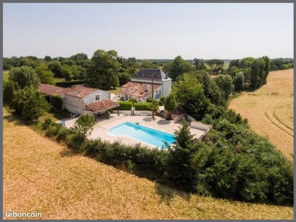 � vendre  Propri�t�/ch�teau Saint-Porchaire (17250)