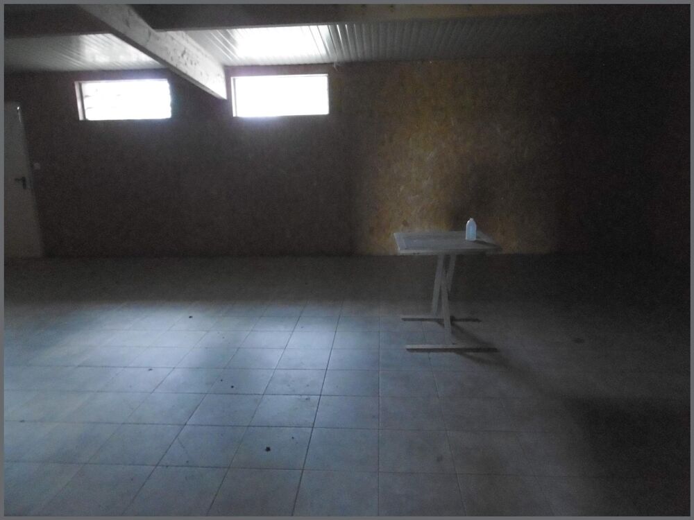 Jolie maison en pierres avec beaucoup de potentiel.