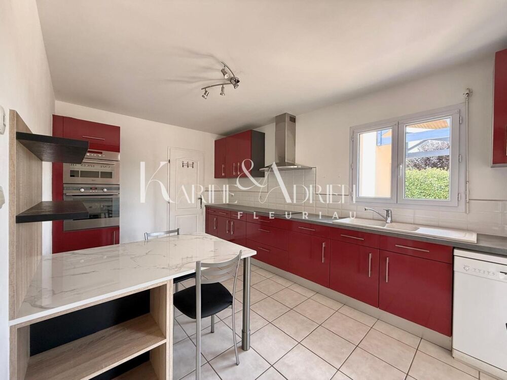 Vente Maison Villa avec vie de plain-pied, jardin et double garage Foussais-payre