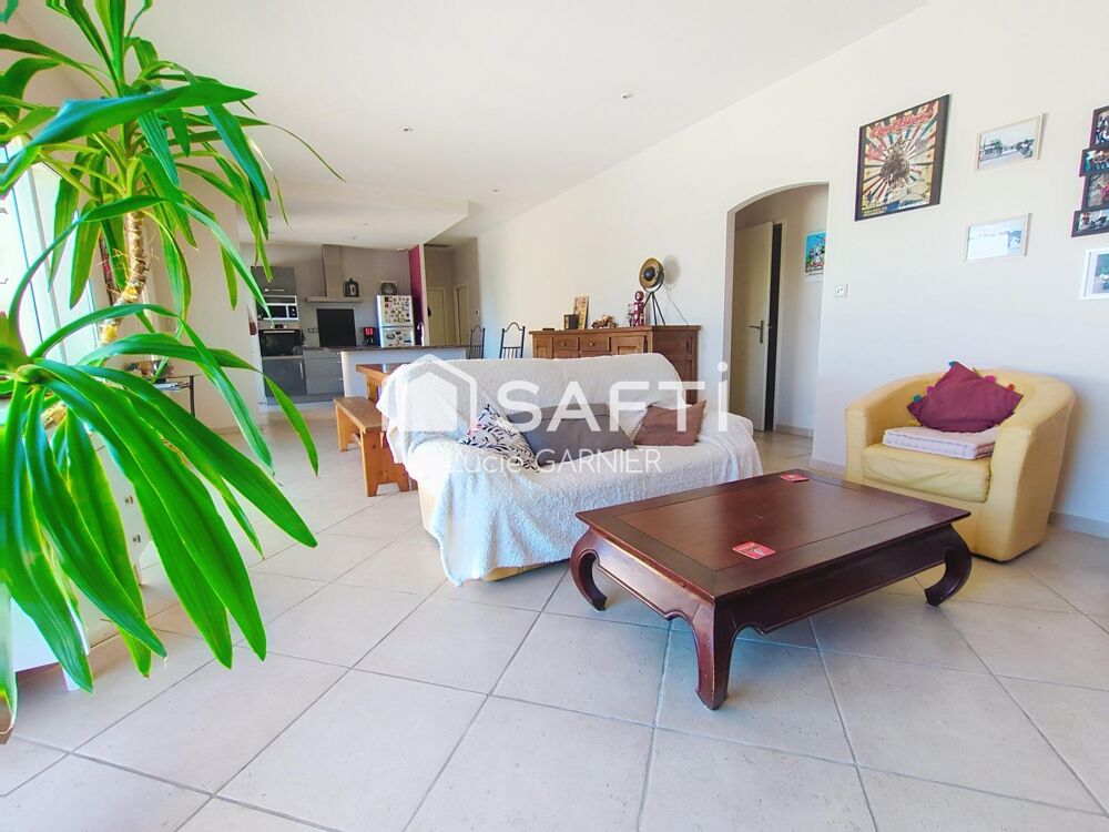 Maison plain-pied avec hangar de 138 m² et jardin