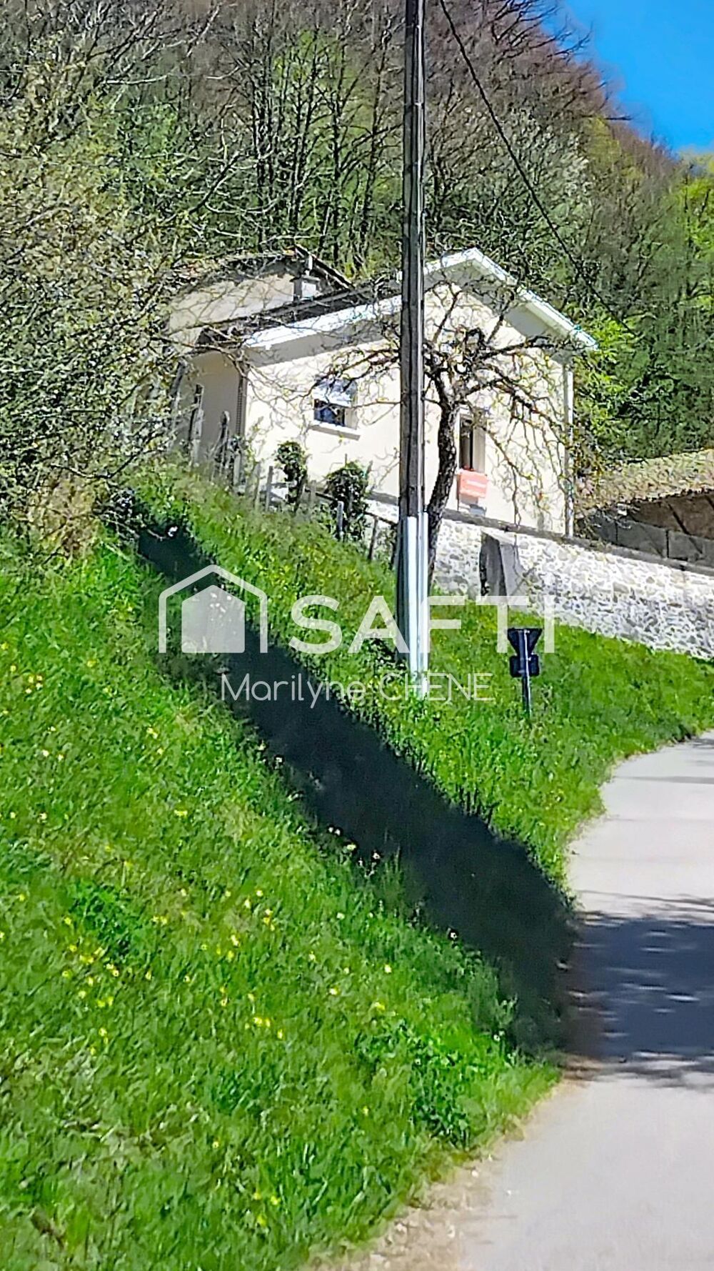 Maison de village sur les hauteurs de Tolvon ( 5 minutes de Voiron) de 120m² avec garage+cave+parcelle 50m²