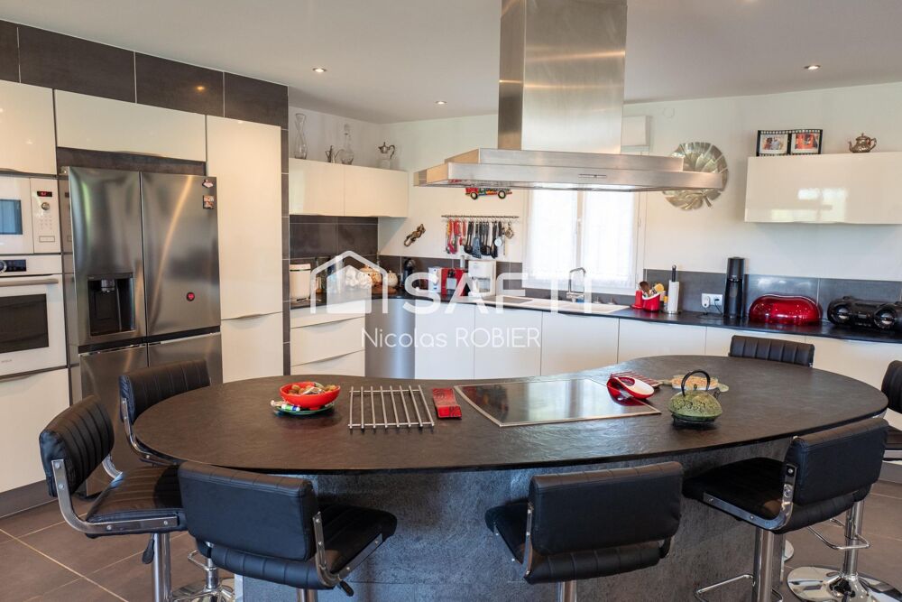 Vente Maison Maison spacieuse et conviviale avec piscine Aigondigne