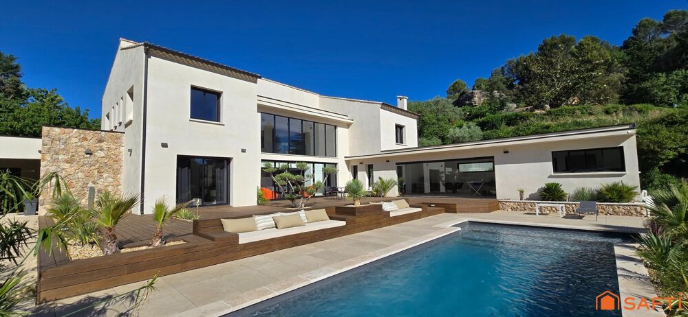Villa haut de gamme, 320 m², piscine et parc 2300 m²