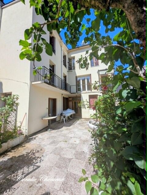 Ensemble immobilier &agrave; r&eacute;nover avec jardin et garage &agrave; Bort-les-Orgues 85840 19110 Bort-les-orgues