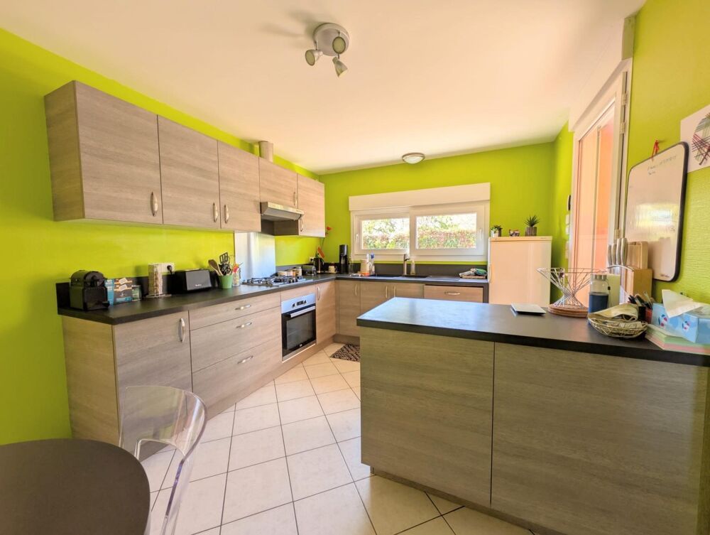 Vente Maison À Vonnas, une maison familiale aux beaux volumes avec piscine et jardin paysagé Vonnas