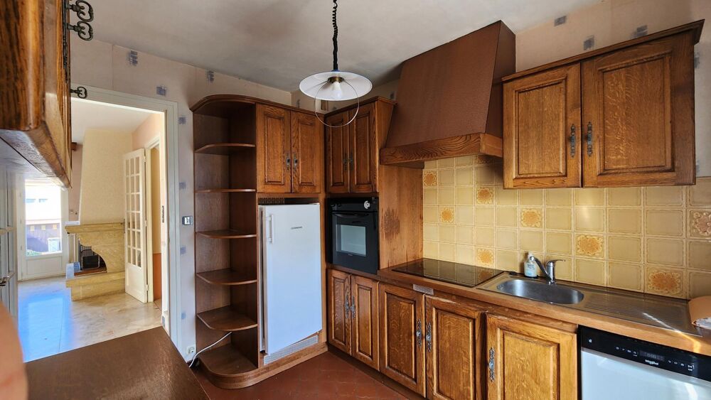 Maison T5+1 entretenue, garage camping-car, "suite parental" de plain-pied et extérieur facile à vivre : un bien rare poche du v