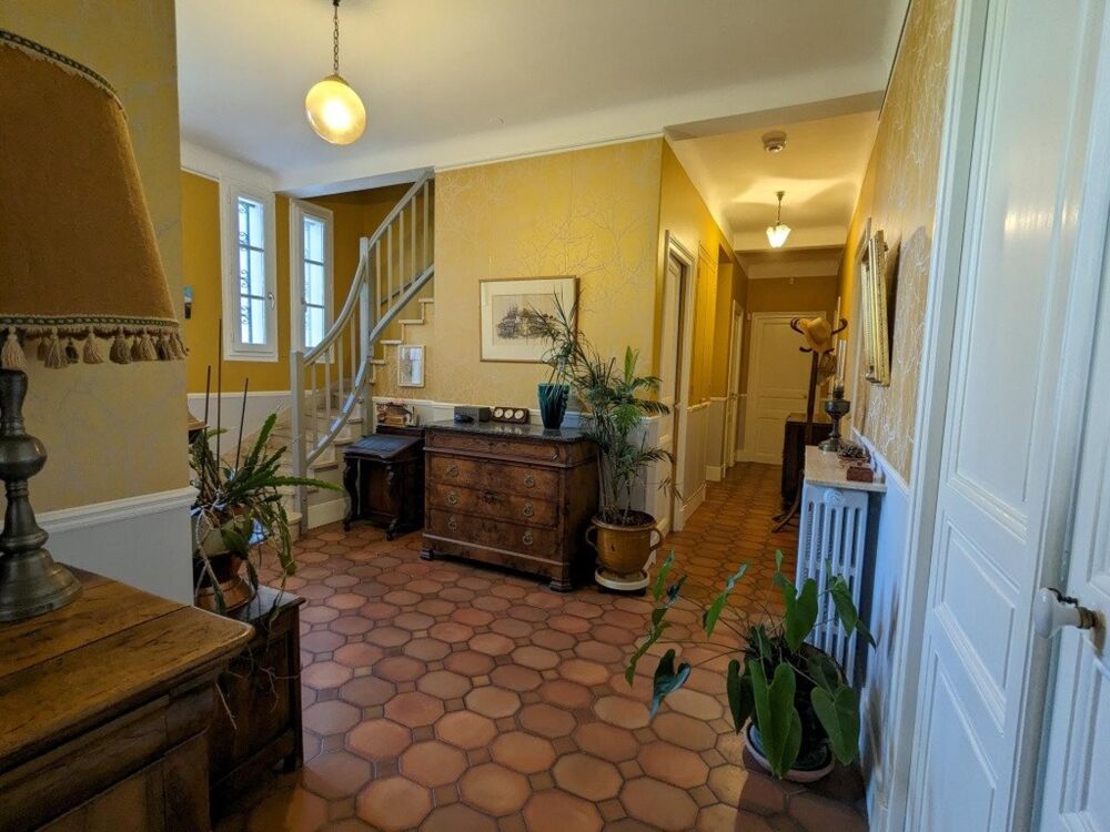 Vente Maison Villa huit chambres, propriété unique sur le marché Montauban