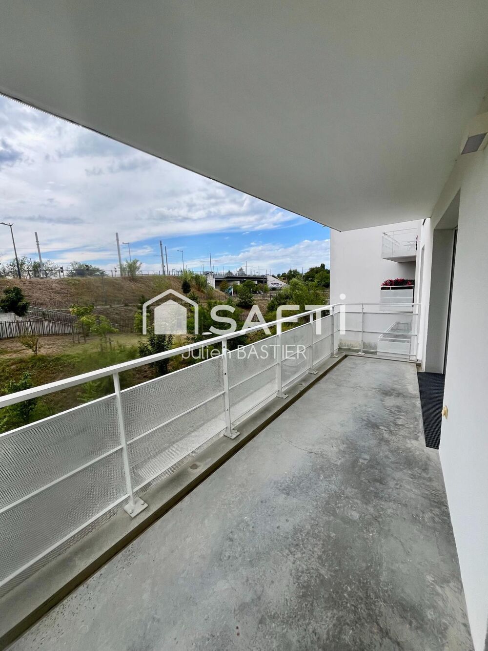 Vente Appartement Bruges – Tram E Ausone – T2 de 47m2 lumineux, balcon de 10m2, place de stationnement Bruges
