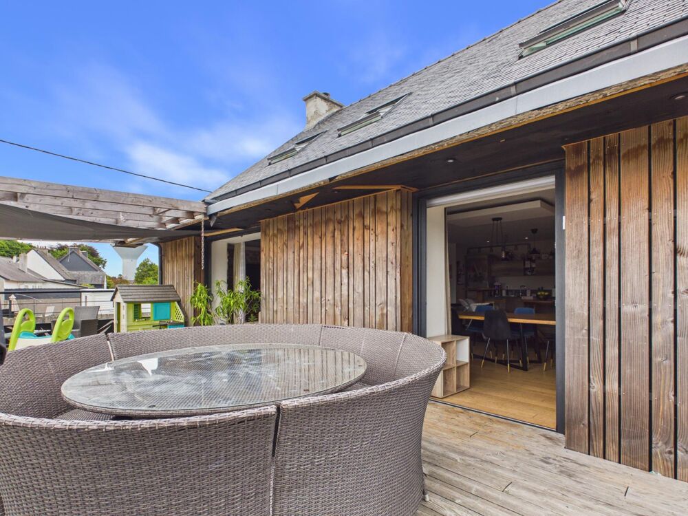 PLOUIGNEAU  Maison familiale entièrement rénovée de 135 m²  4 chambres  Terrain de 1 307 m²