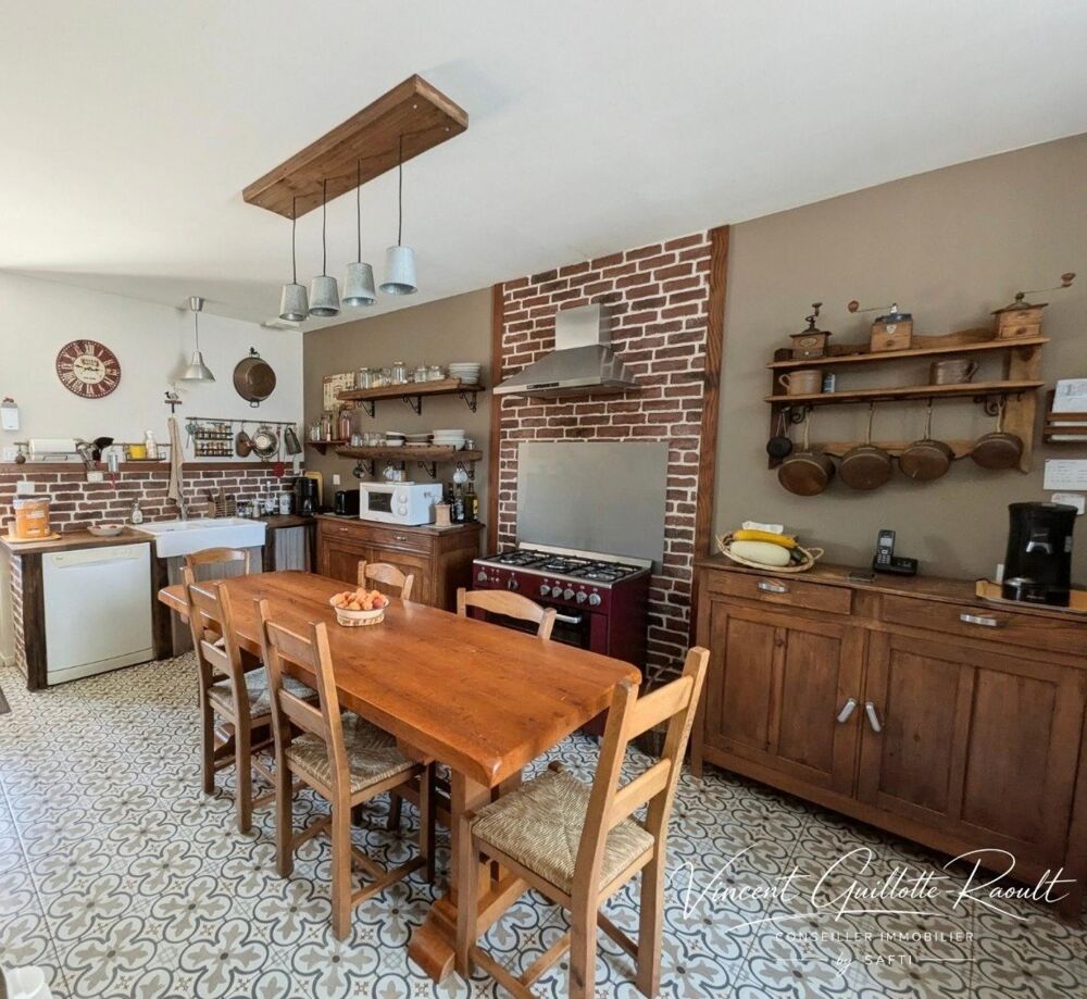Maison familiale 11 pieces-8 chambres-local commercial