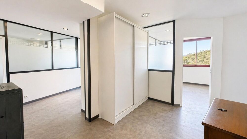   Local pro 13 m² indépendant dans complexe de 124m² Saint-raphael