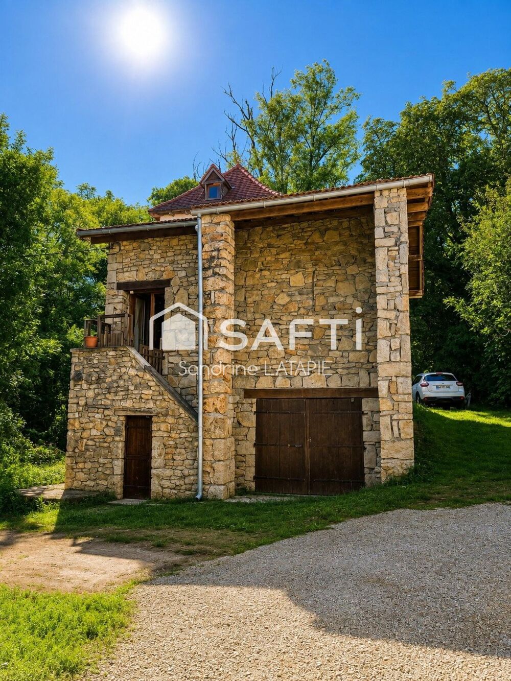 Ancien moulin à Caylus dans environnement bucolique