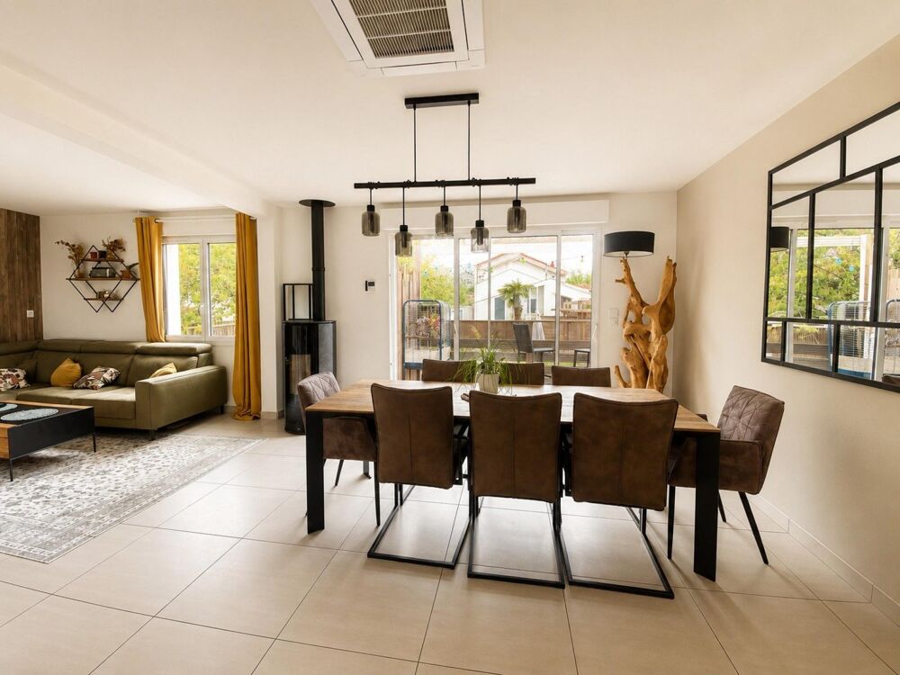 Vente Maison Située dans le secteur très prisé de Rompsay à deux pas du canal venez découvrir ce véritable havre de paix ! Perigny