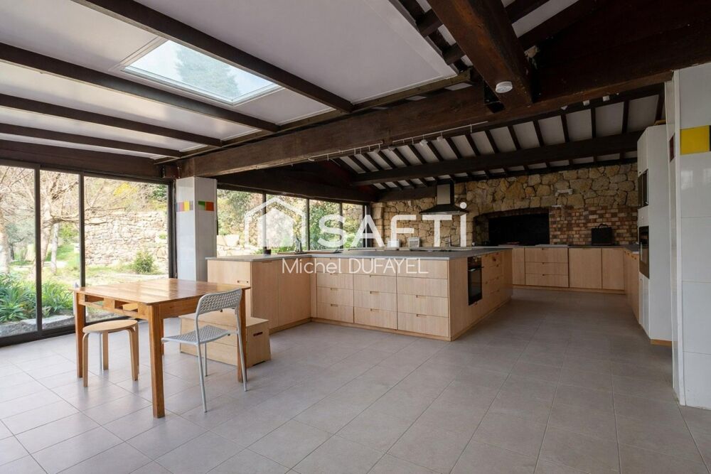 Maison plein sud, 7 chambres et revenu locatif.