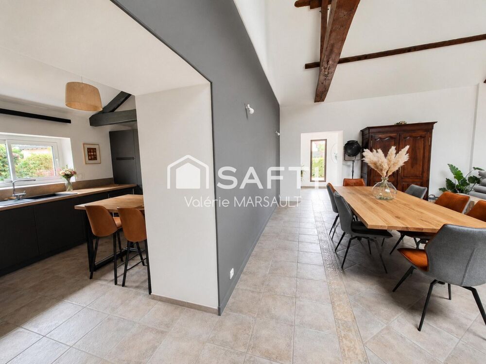 Maison de 160 m² avec piscine et dépendances